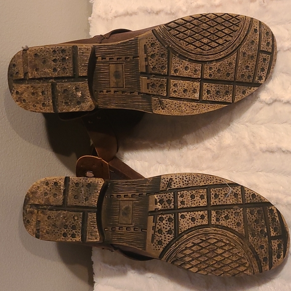 Brown wide ankle flat heeled boots - Picture 5 of 5